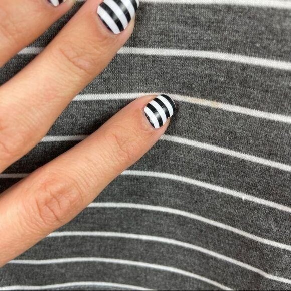 Jack BB Dakota Grey Striped 3/4 Sleeve V-Neck V-Back Bodycon Mini Dress Sz Small - Picture 6 of 10